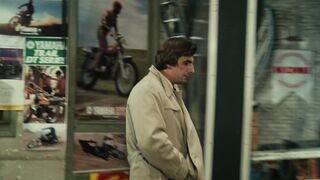 Paula Moore – Pas de problème! (1975) classic topless scene