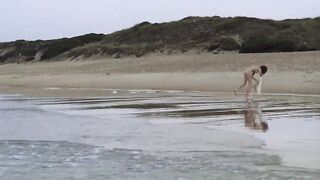 Allison Smith, Hedy Burress - Los anos barbaros (1998) nude scene