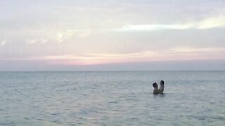 Allison Smith, Hedy Burress - Los anos barbaros (1998) nude scene