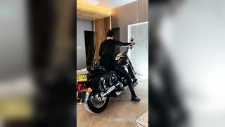 Delettraa Catwomen cosplay martubates and uses dildo on motorcycle after getting horny by jewels