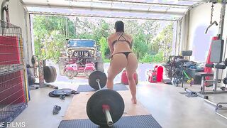 Back day work out with iPLEDGE, magnificent and risky gym work out and taunt.