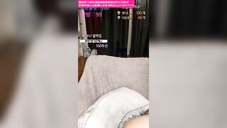 韩国极品美女兰博基尼大灯白色乳液映着闪光缓缓流淌耸立的乳头