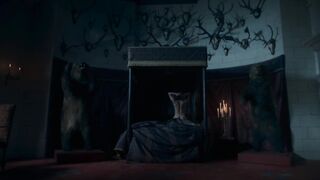 Amrita Acharia, Ludivine Sagnier sexy - The Serpent Queen (2022) s01e02