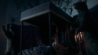 Amrita Acharia, Ludivine Sagnier sexy - The Serpent Queen (2022) s01e02