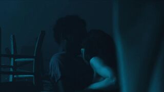 Ayumi Roux topless - Les rivieres pourpres (2022) s04e03