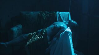 Ayumi Roux topless - Les rivieres pourpres (2022) s04e03