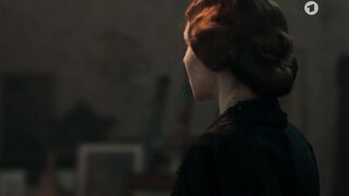 Deleila Piasko, Pauline Rénevier, Henriette Confurius nude - Das Weiße Haus am Rhein (2022)