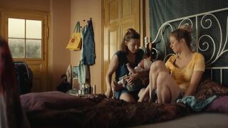 Hilde Dalik nude - Alles finster (2022)  s01e04