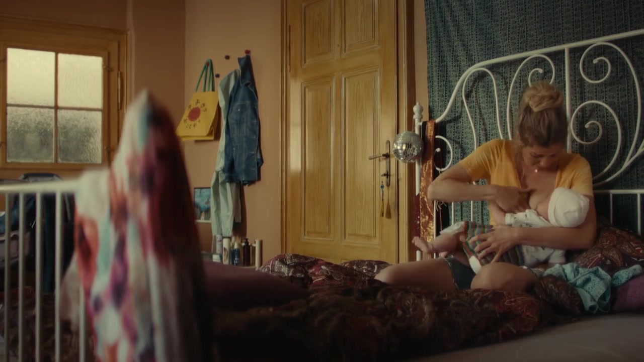 Hilde Dalik nude - Alles finster (2022) s01e04 Nude Tits Celebs