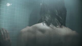 Katharina Schlothauer nude - In falschen Händen (2022)