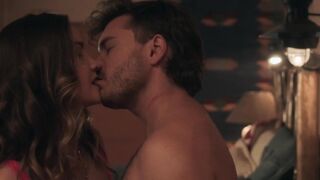 Liana Liberato hot - Dig (2022)