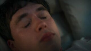 Ludivine Sagnier, Liv Hill sexy - The Serpent Queen (2022) s01e01