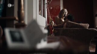 Marie Leuenberger, Vanessa Eckart nude - Laim und das Hasenherz (2022)