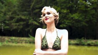 Susanne Gschwendtner sexy, Theresa Riess hot sex scene - Jeanny - Das fünfte Mädchen (2022)