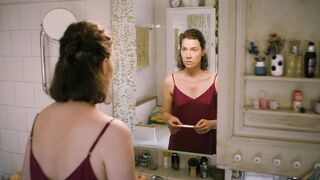 Franziska Hackl, Jasmin Gerat sex - Tage, die es nicht gab (2022) s01e08