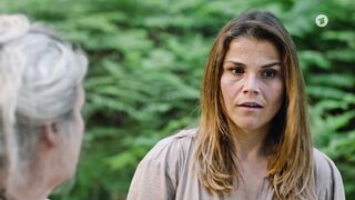 Katharina Wackernagel, Elena Wegner topless - Mord mit Aussicht (2022)  s04e05