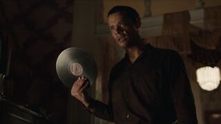 Maura Grace Athari sexy - Interview with the Vampire s01e06 (2022) Bedroom Scene