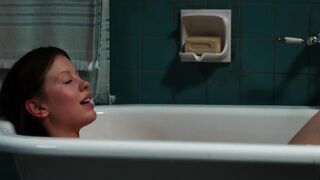 Mia Goth sexy - Pearl (2022)