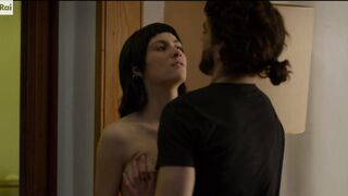 Sophie Pfennigstorf topless - Sopravvissuti  (2022) s01-e04 Nude TV Scene