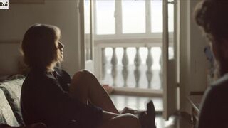 Sophie Pfennigstorf, Adèle Wismes nude - Sopravvissuti (2022) s01e01-02 Nude