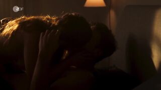 Vita Tepel topless - Inga Lindström Fliehende Pferde in Sörmland (2022) Sex scene