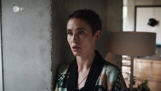 Peri Baumeister nude - Neuland (2022) s01-e03 Sex Episode