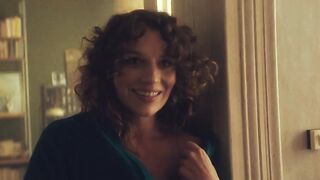 Antonia Bill, Deleila Piasko nude - Stasikomödie (2022)