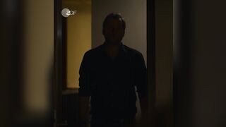 Anneke Kim Sarnau, Peri Baumeister naked - Neuland (2022) s01e05 and e06