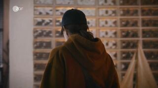 Franziska Hartmann, Lene Oderich sexy - Neuland (2022) s01-e02