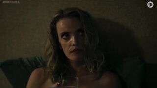 Maike Elena Schmidt, Mercedes Müller nackt - Bon Alte Freunde, neue Feinde (2023)  s01e02e06 Nude & Sex scenes
