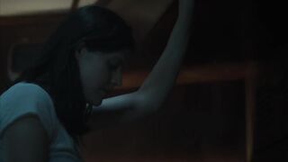 Alexandra Daddario sexy - Anne Rice's Mayfair Witches (2023)  s01-e01 Bedroom Scene