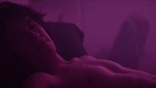 Julia Oristanio topless - Desaparecido (2020)