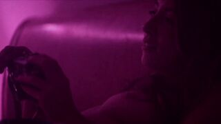 Julia Oristanio topless - Desaparecido (2020)