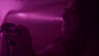 Julia Oristanio topless - Desaparecido (2020)