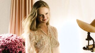 Nathalie Lucia Hahnen, Stella Holzapfel sexual - Vatersland (2020)