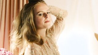 Nathalie Lucia Hahnen, Stella Holzapfel sexual - Vatersland (2020)