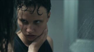 Paolina Neugebauer nackte - Fox in a Hole (2020)