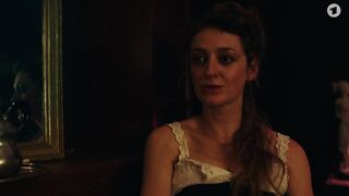 Sofie Gross, Angela Ascher, Brigitte Hobmeier nackte - Oktoberfest 1900  (2020) s01-e03,04
