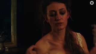 Sofie Gross, Angela Ascher, Brigitte Hobmeier nackte - Oktoberfest 1900  (2020) s01-e03,04