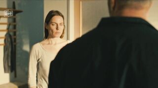 Antje Traue, Julia Koschitz - Am Anschlag hot - Die Macht der Kränkung (2021)s01e02