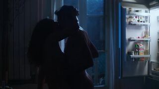 Sarah Perret Vigneau sexy - Petite leçon d'amour (2021)