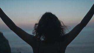 Usúe Álvarez nude - El radioaficionado (2021)