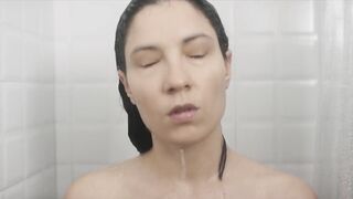 Usúe Álvarez nude - El radioaficionado (2021)