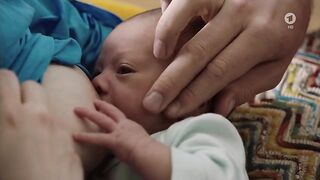 Anja Antonowicz, Wolke Hegenbarth - Toni, männlich, Hebamme s01e01 (2019) Naked Scenes