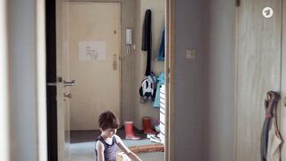 Birte Schnöink hot - Die Einzelteile der Liebe (2019) Sexy Movie Scene