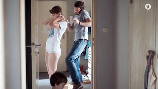 Birte Schnöink hot - Die Einzelteile der Liebe (2019) Sexy Movie Scene