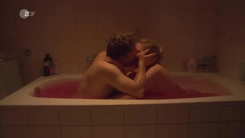 Isabella Wolf – Fett und Fett s02e02 (2019) Nude Scenes