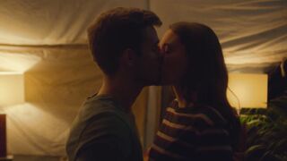 Lea van Acken, Lisa-Marie Koroll sexy - Abikalypse (2019) Hot Scene from the movie