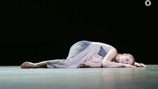 Mona Pirzad, Nadja Bobyleva - Käthe und ich s01e01 (2019) Naked Movie Scene