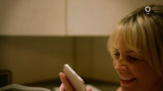 Simone Hanselmann hot - Familie Dr. Kleists 09e01 (2019)